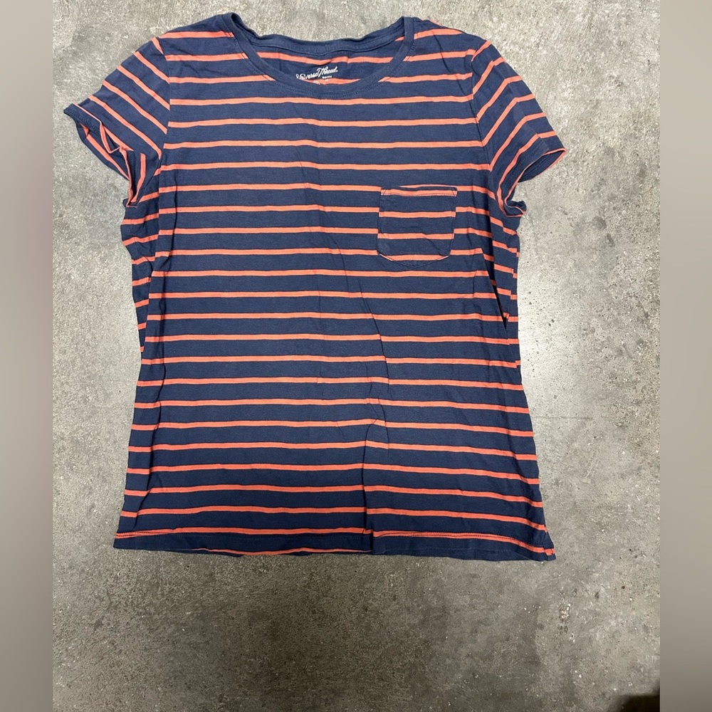 Universal Thread T- shirt